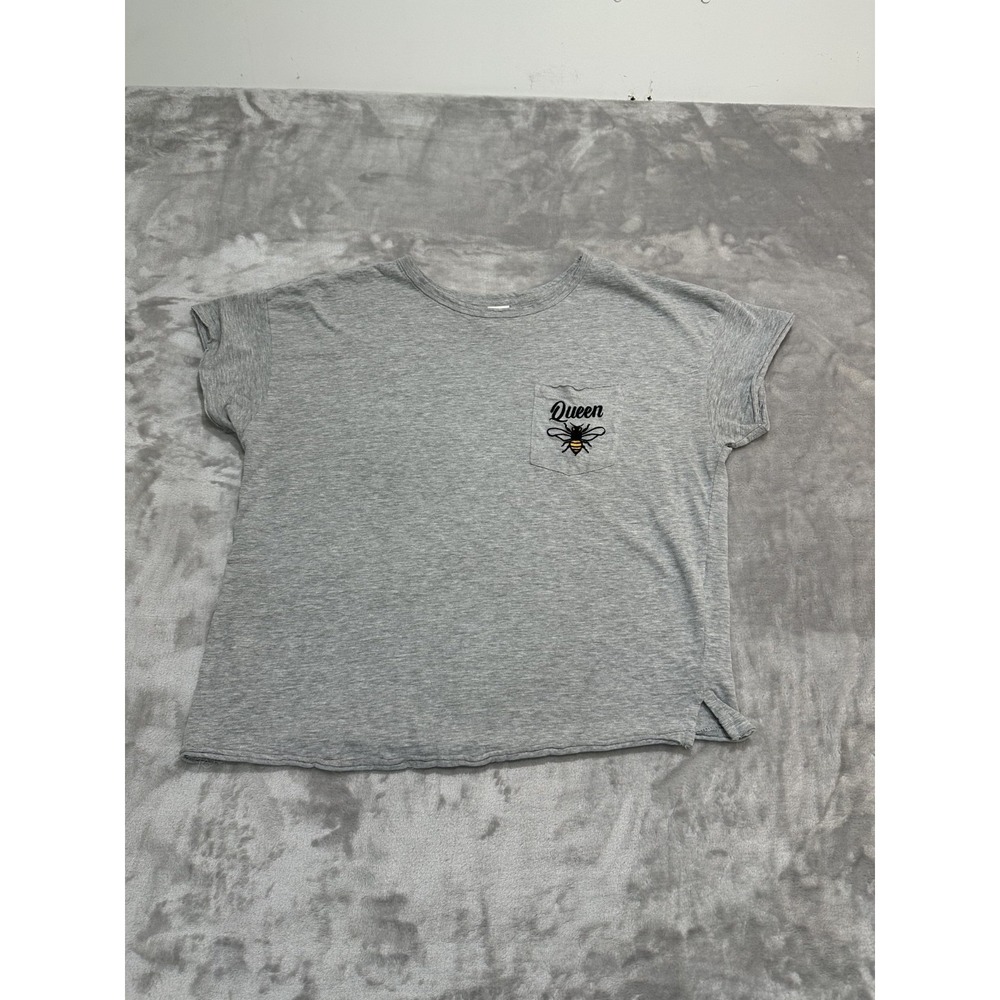 Sweet Soul T-Shirt‎ Women's Size Medium Gray Queen Bee on Pocket XLNT Condition